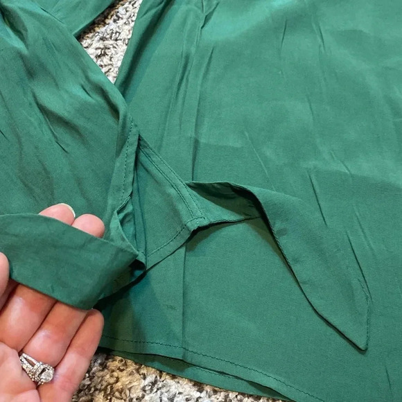 🆕 ModCloth Green Lightweight Pullover Blouse Ties at Ends of Arms 3/4 Sleeves - Picture 5 of 7